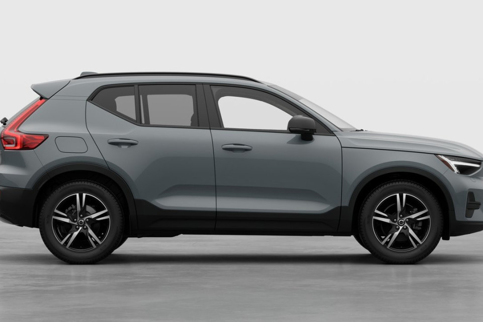 2026 Volvo XC40 - Image 7