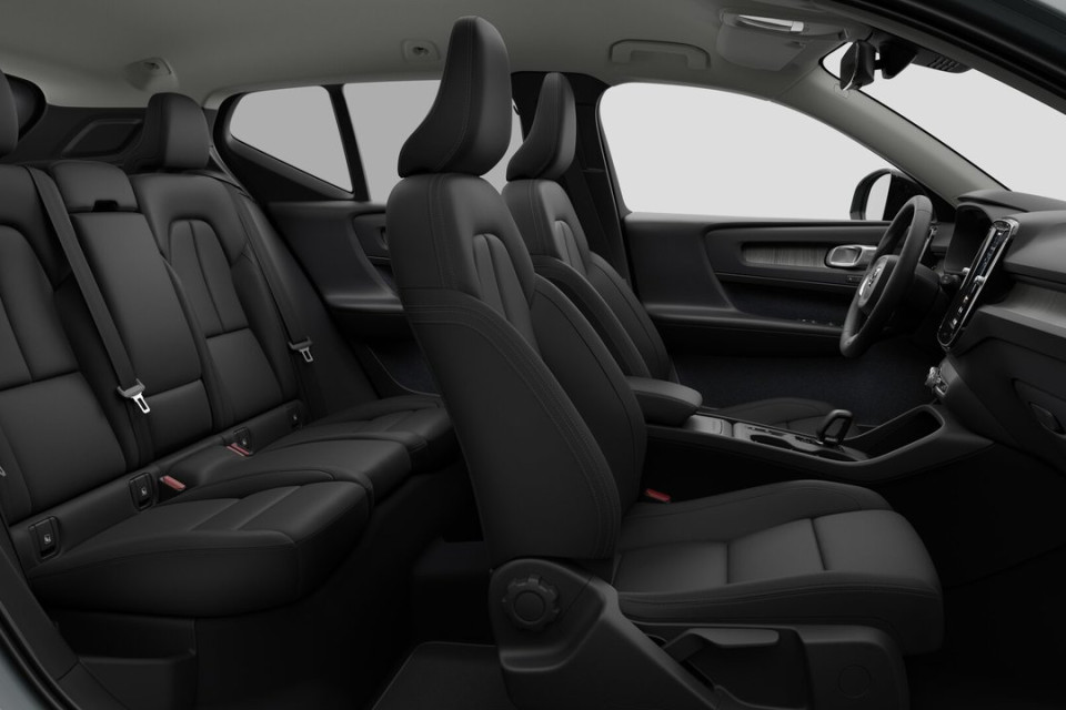 2026 Volvo XC40 - Image 13
