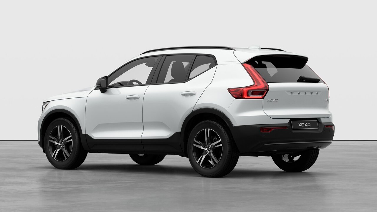2026 Volvo XC40 - Image 2