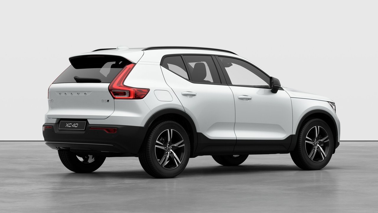 2026 Volvo XC40 - Image 4