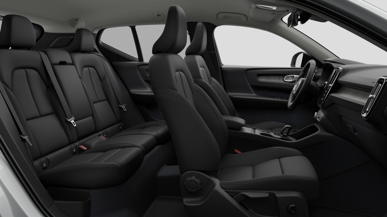 2026 Volvo XC40 - Image 13