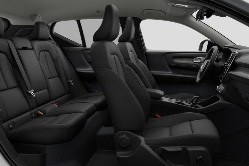 2026 Volvo XC40 - Image 13