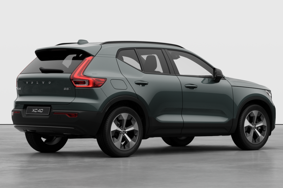 2026 Volvo XC40 - Image 4