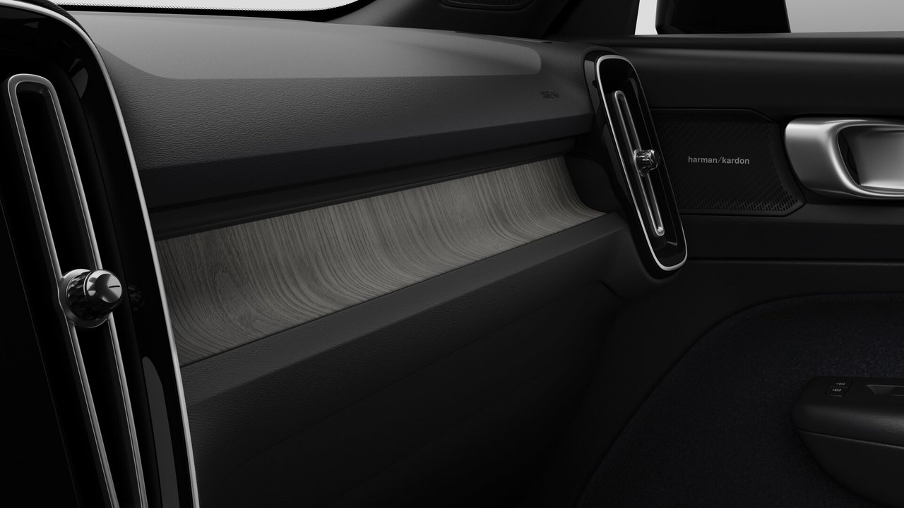 2026 Volvo XC40 - Image 9