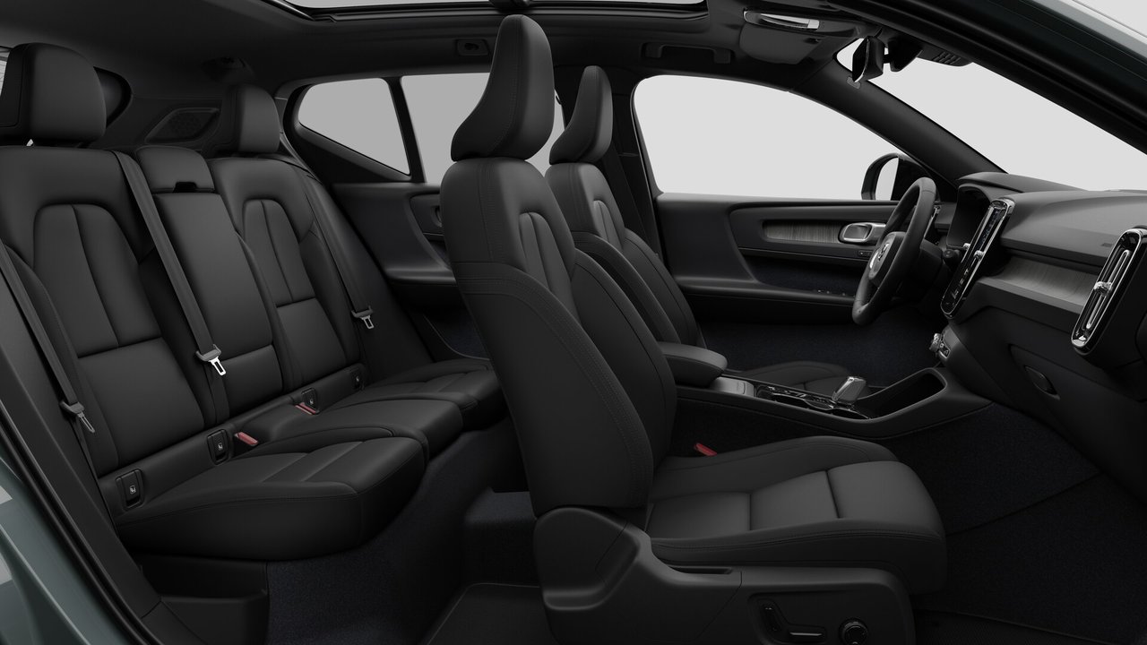 2026 Volvo XC40 - Image 13