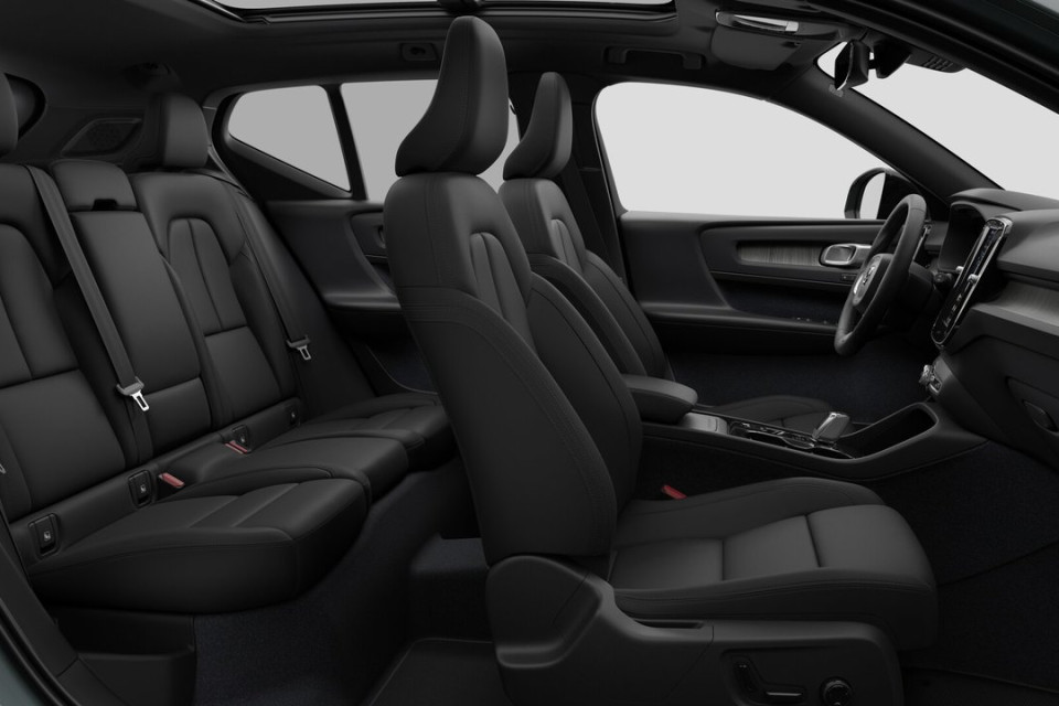 2026 Volvo XC40 - Image 13