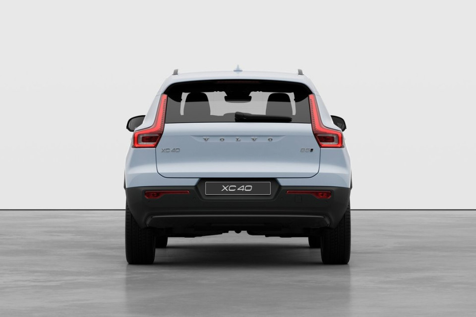 2026 Volvo XC40 - Image 6