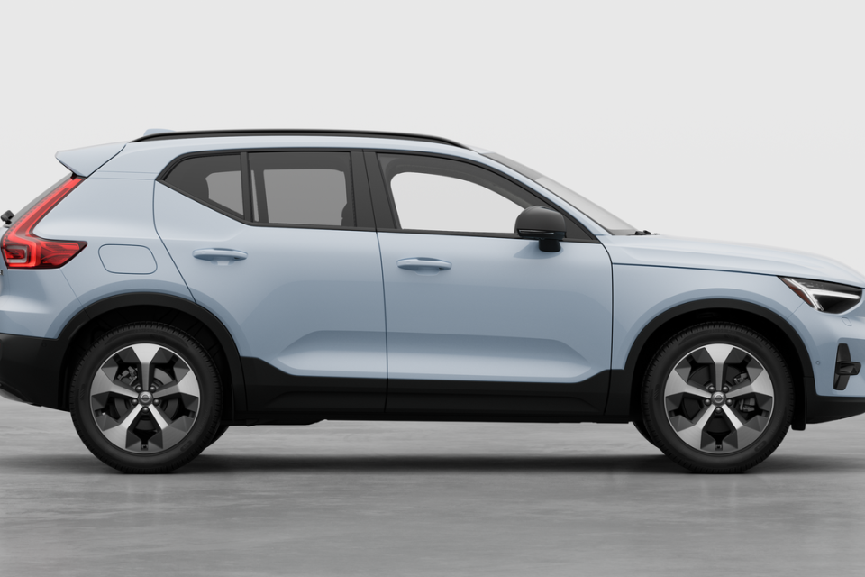 2026 Volvo XC40 - Image 7