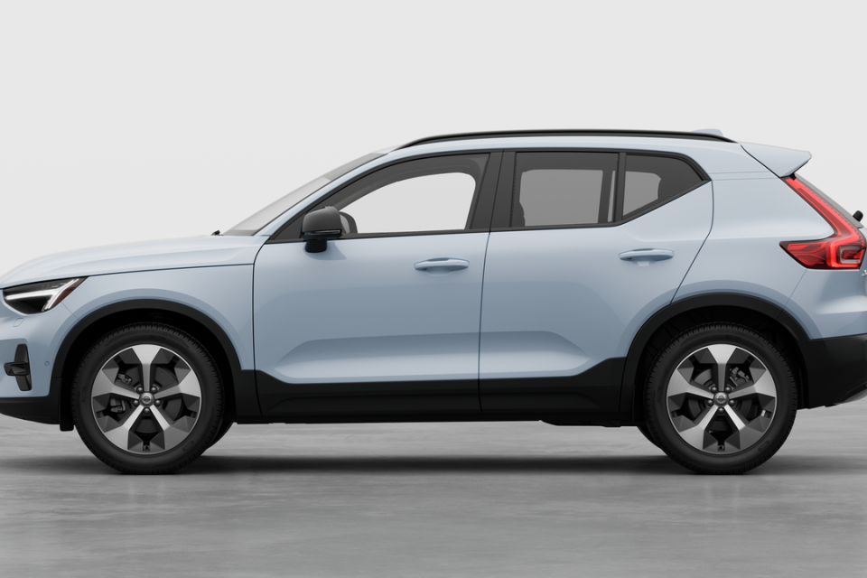 2026 Volvo XC40 - Image 8