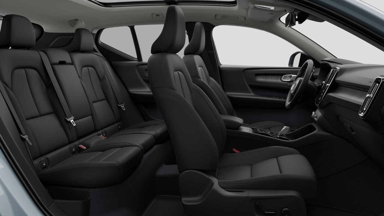 2026 Volvo XC40 - Image 13