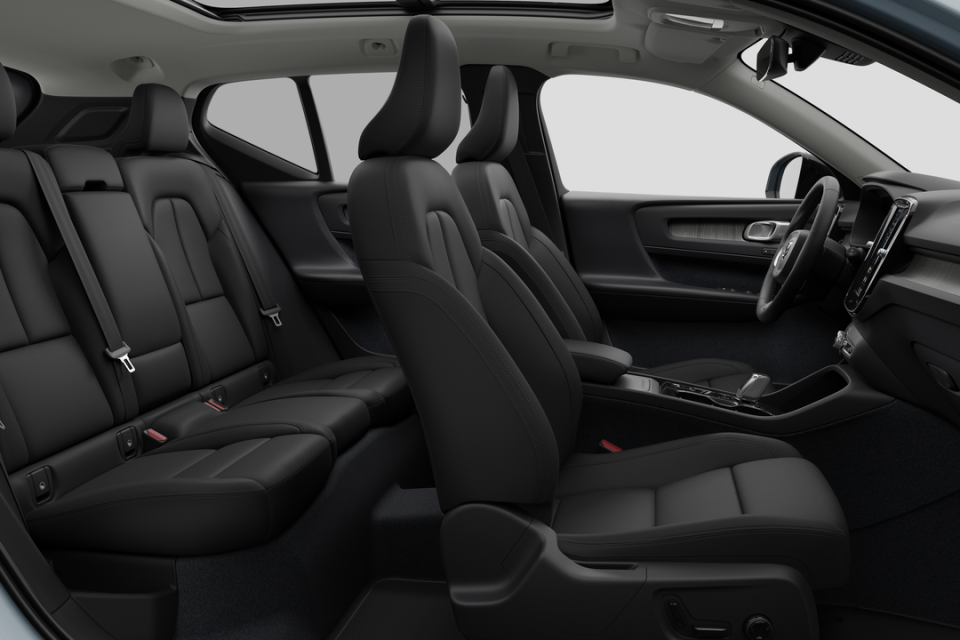 2026 Volvo XC40 - Image 13