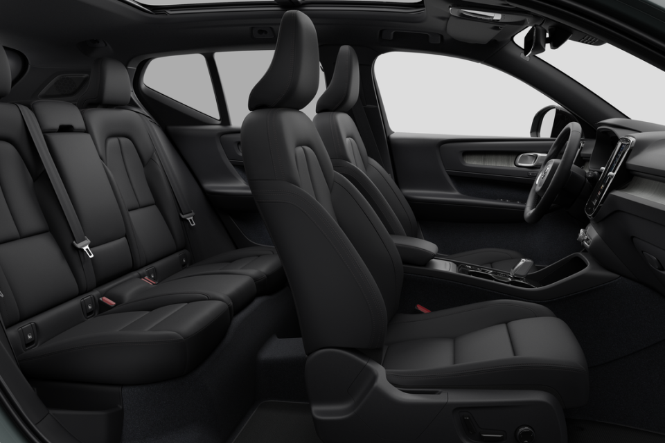 2026 Volvo XC40 - Image 13