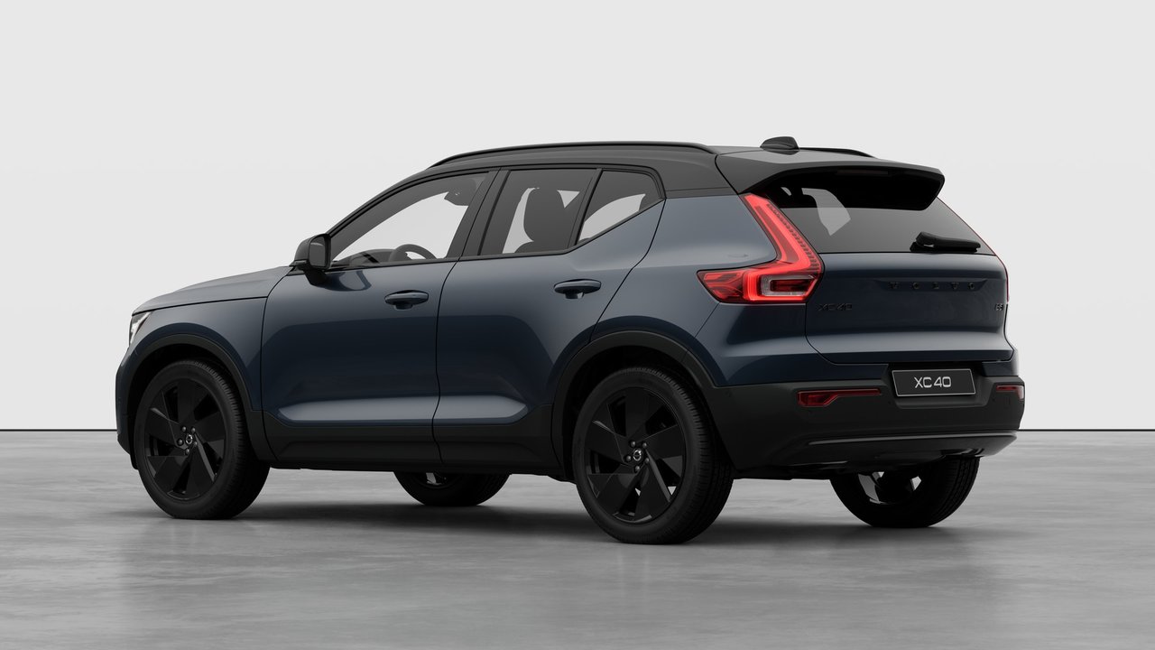 2026 Volvo XC40 - Image 2