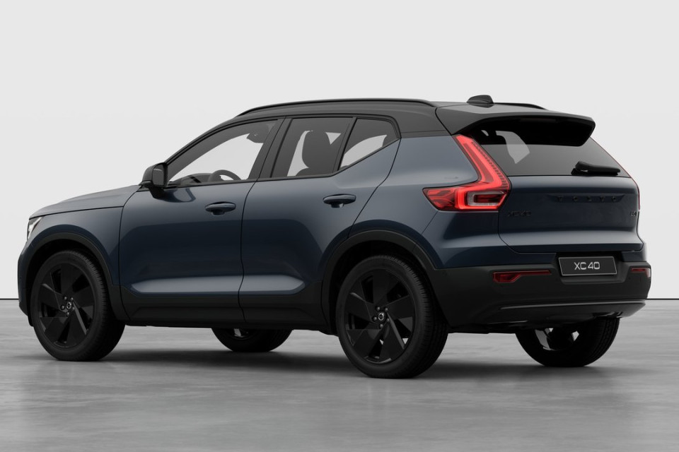 2026 Volvo XC40 - Image 2