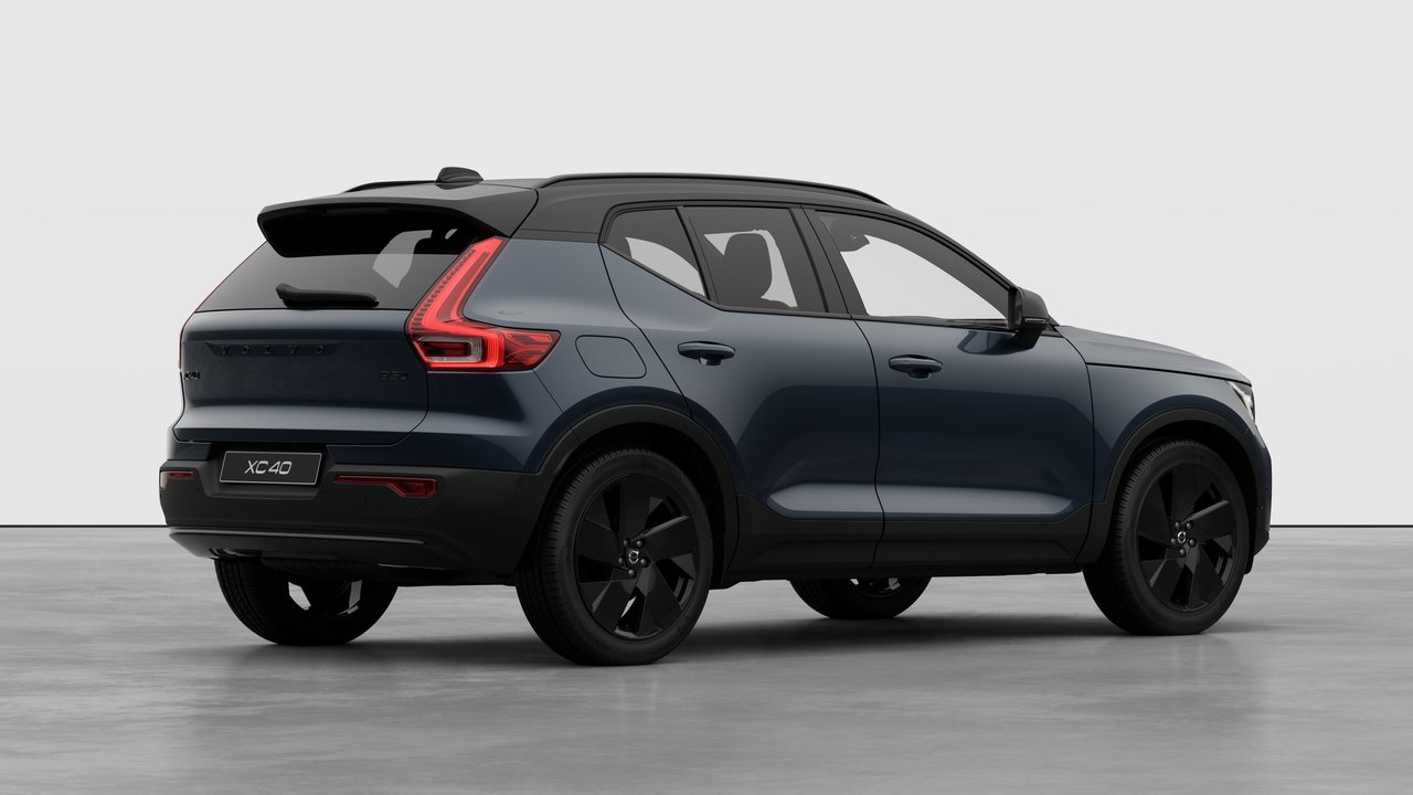 2026 Volvo XC40 - Image 4