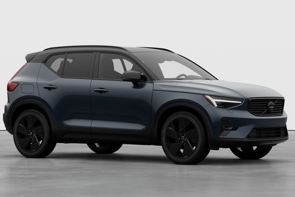 2026 Volvo XC40 - Image 3