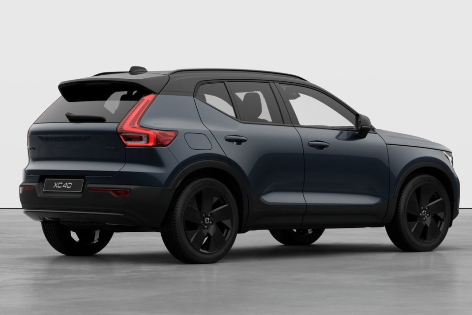 2026 Volvo XC40 - Image 4
