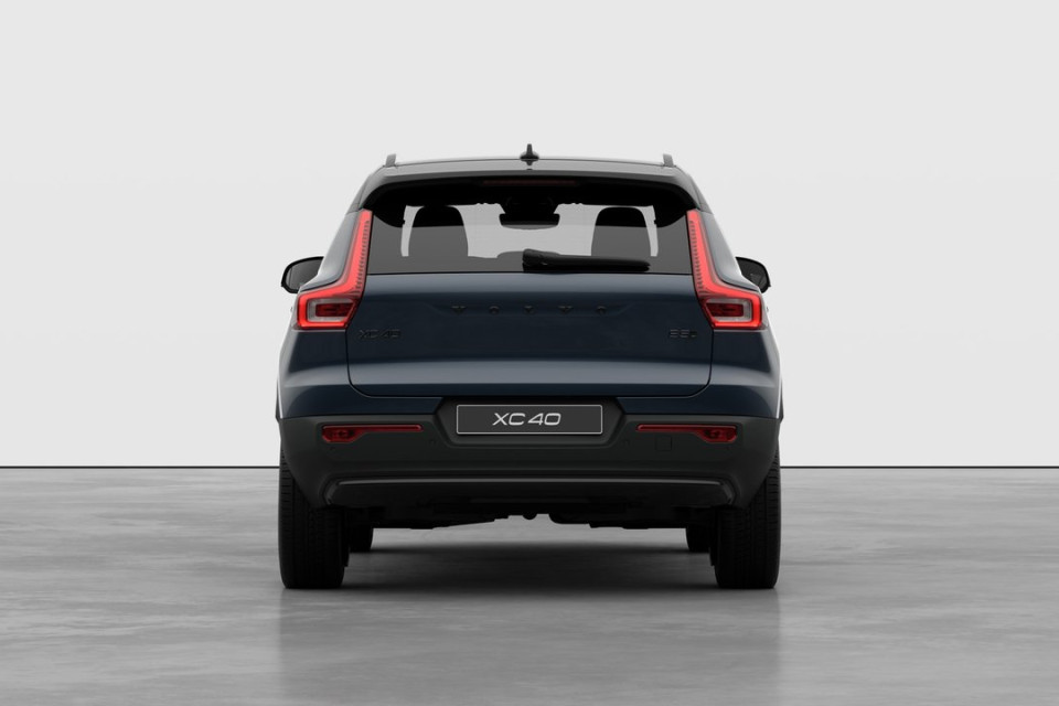 2026 Volvo XC40 - Image 6