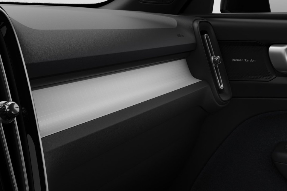 2026 Volvo XC40 - Image 9
