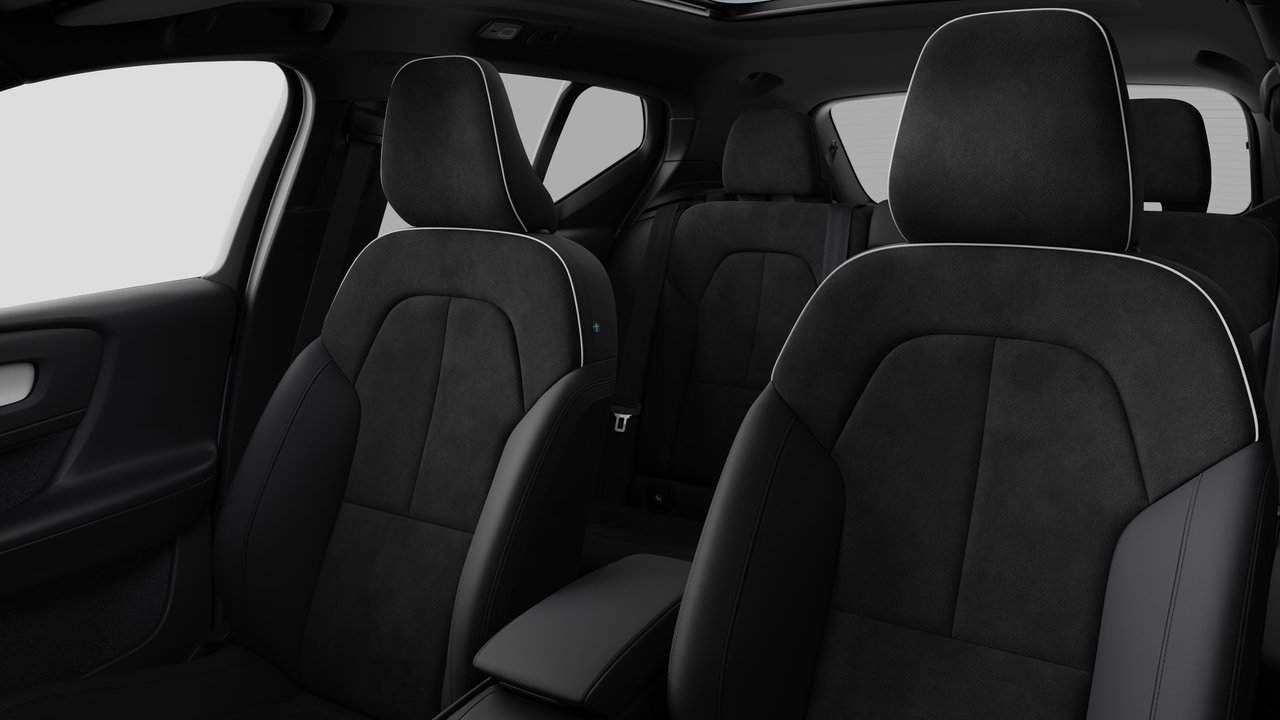 2026 Volvo XC40 - Image 12