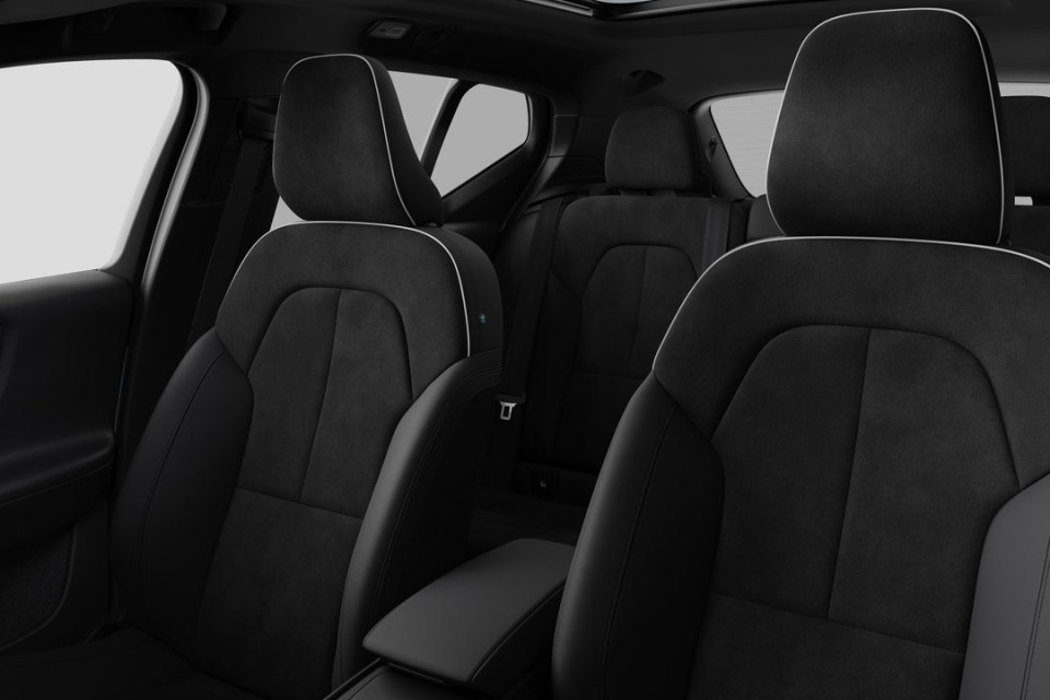 2026 Volvo XC40 - Image 12