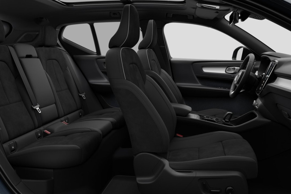 2026 Volvo XC40 - Image 13