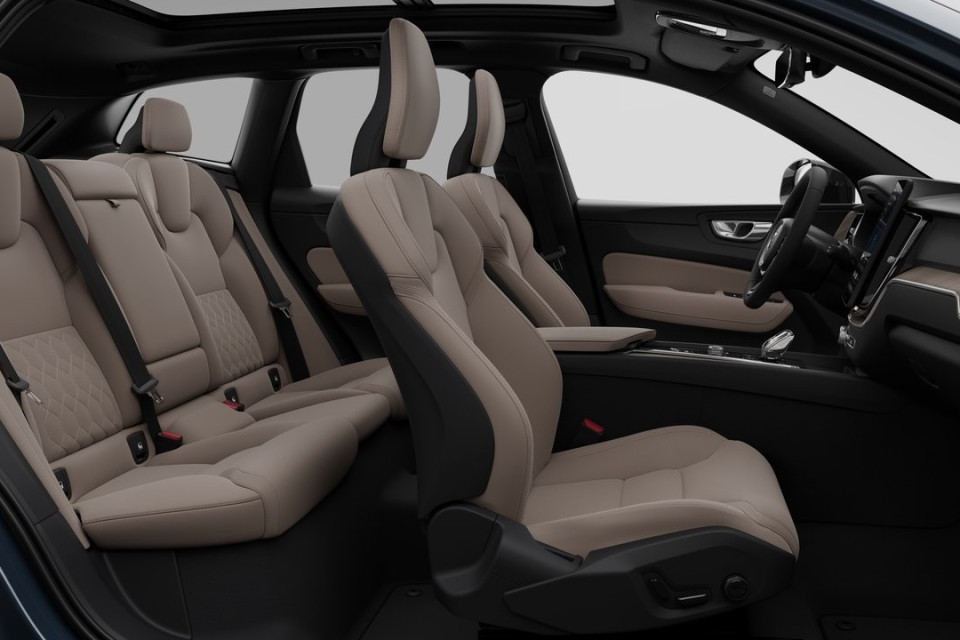 2026 Volvo XC60 - Image 13