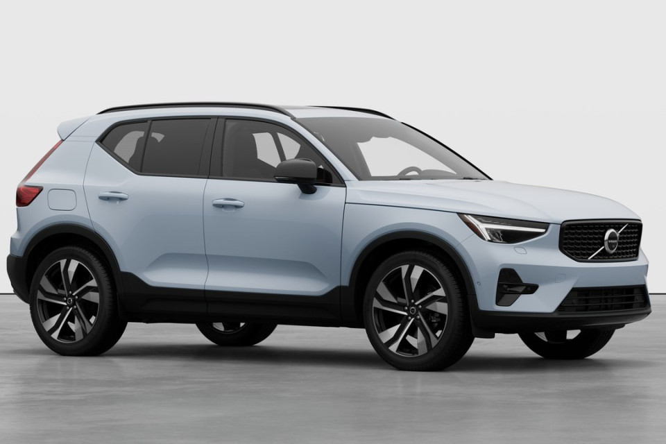 2026 Volvo XC40 - Image 3