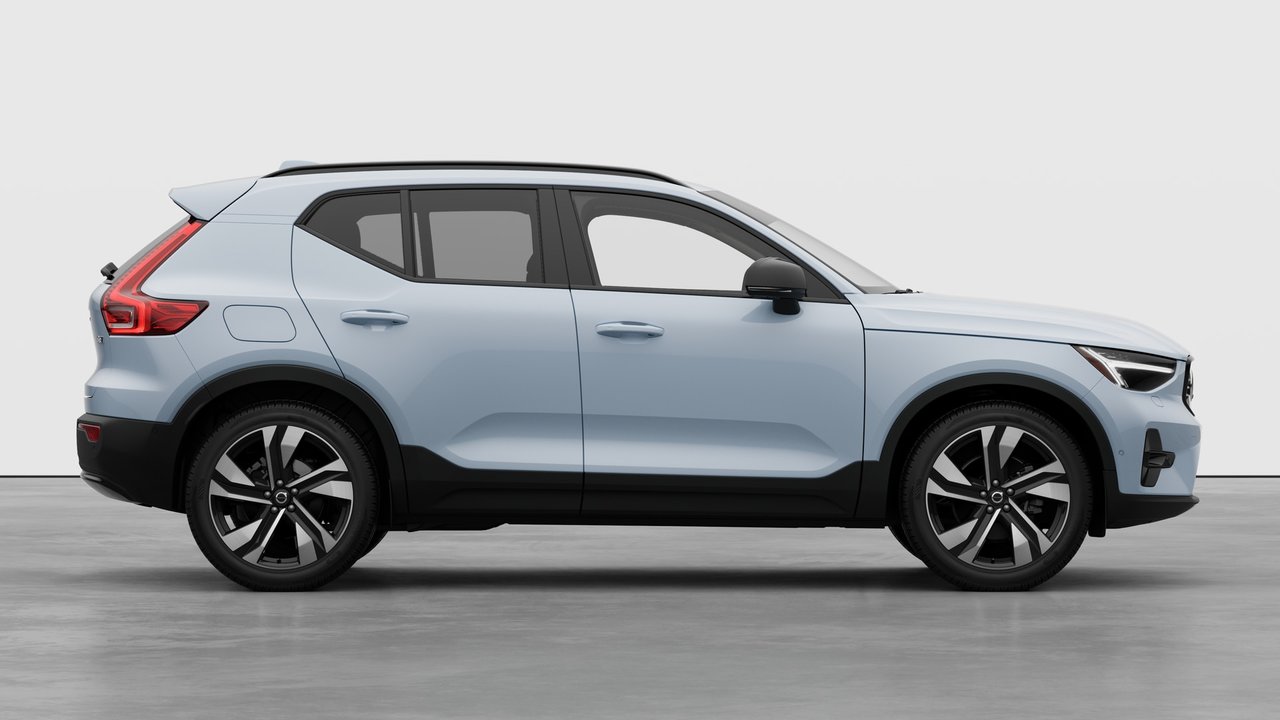 2026 Volvo XC40 - Image 7