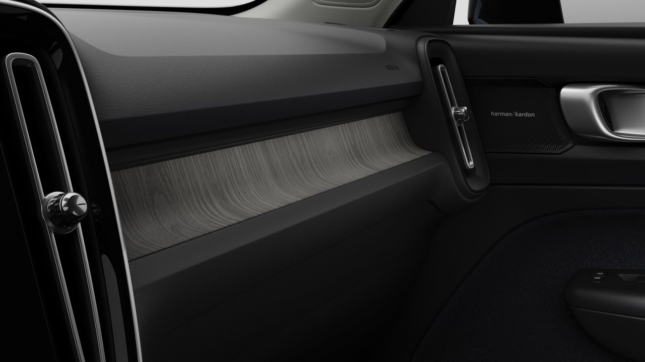 2026 Volvo XC40 - Image 9