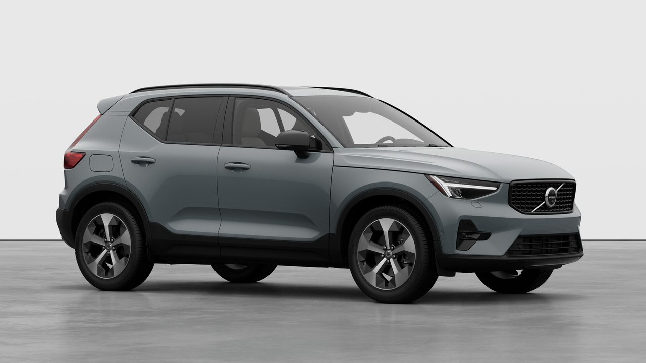 2026 Volvo XC40 - Image 3
