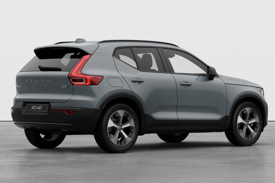 2026 Volvo XC40 - Image 4