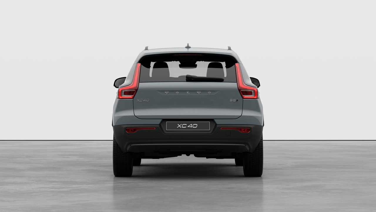2026 Volvo XC40 - Image 6