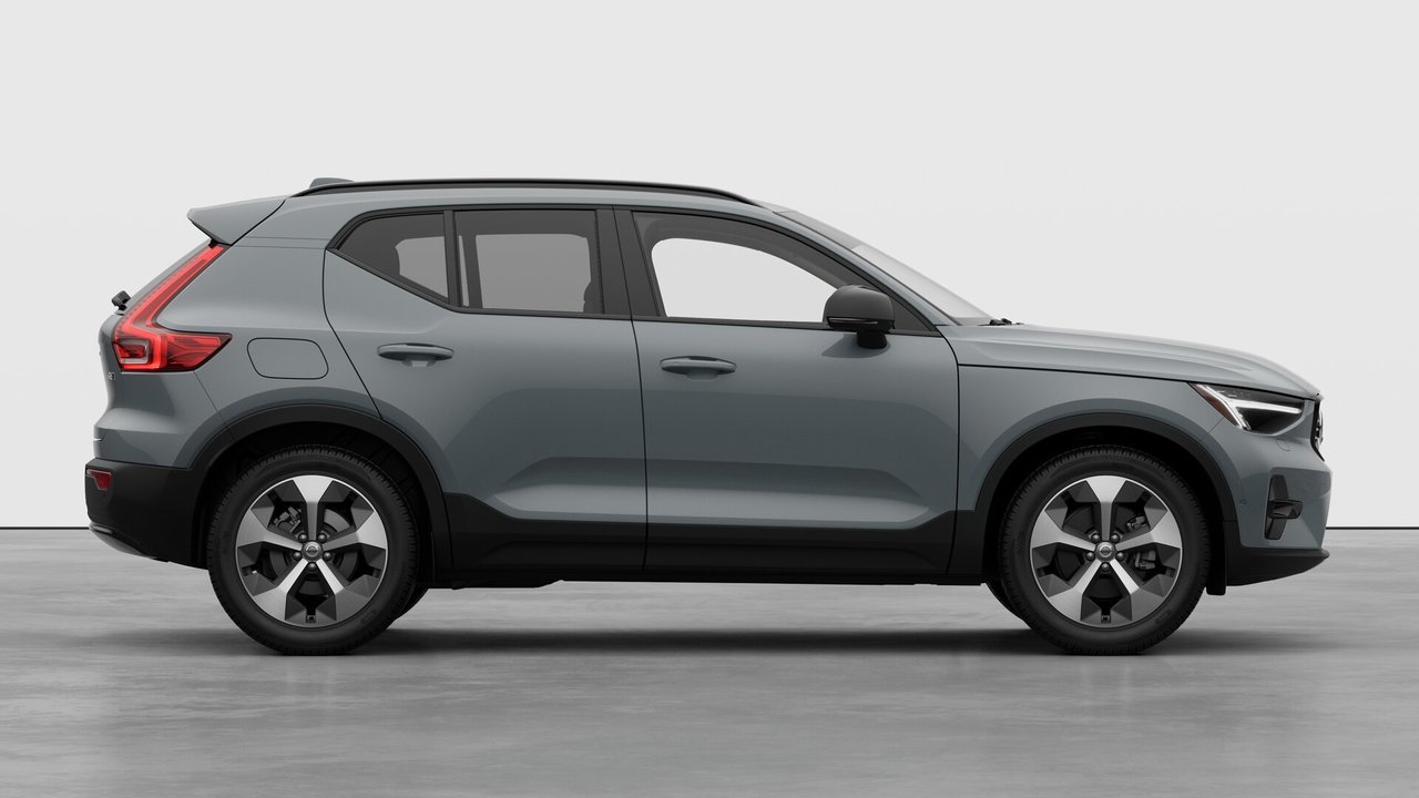 2026 Volvo XC40 - Image 7