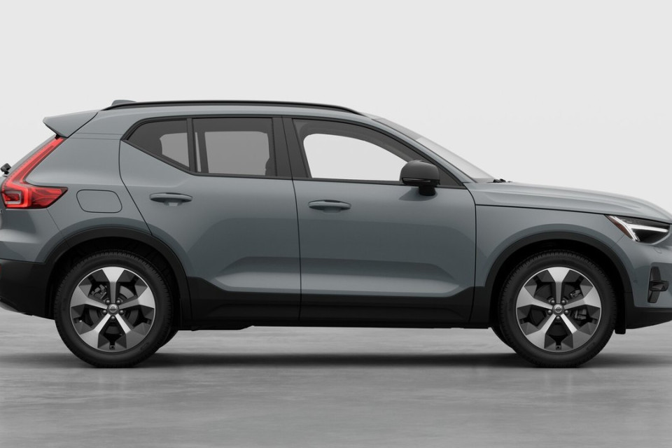 2026 Volvo XC40 - Image 7