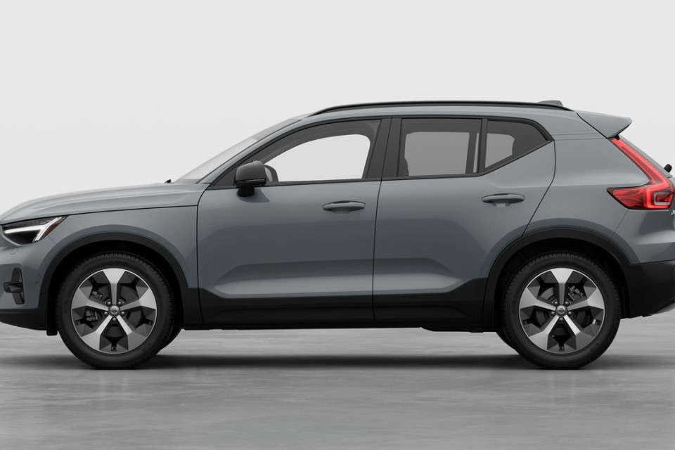 2026 Volvo XC40 - Image 8