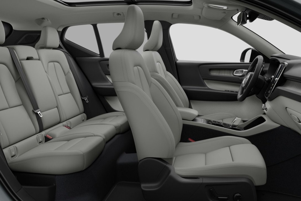 2026 Volvo XC40 - Image 13