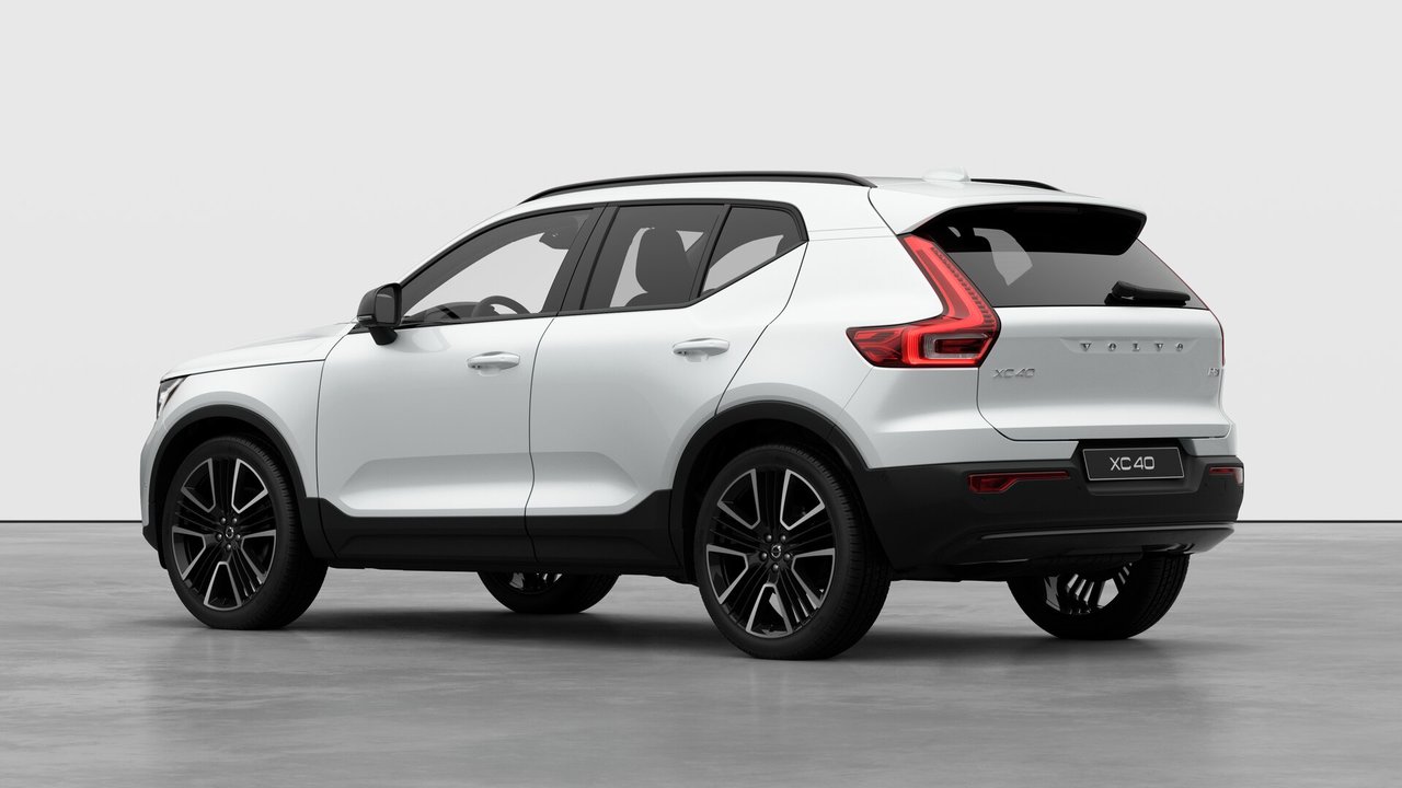 2026 Volvo XC40 - Image 2