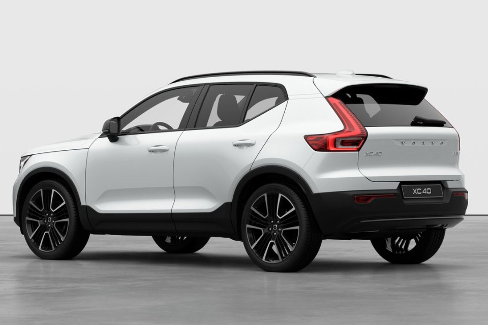 2026 Volvo XC40 - Image 2
