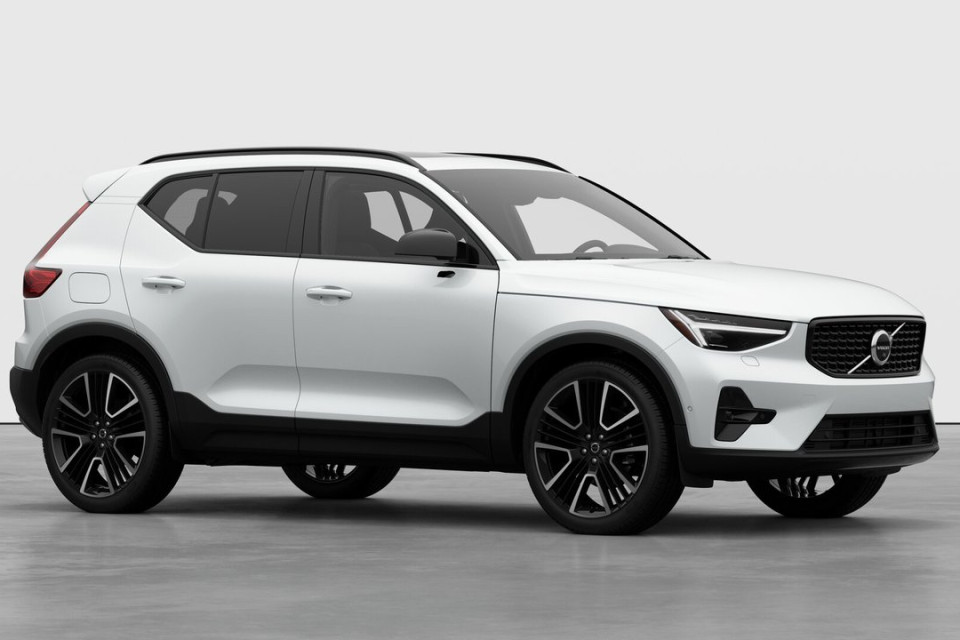 2026 Volvo XC40 - Image 3