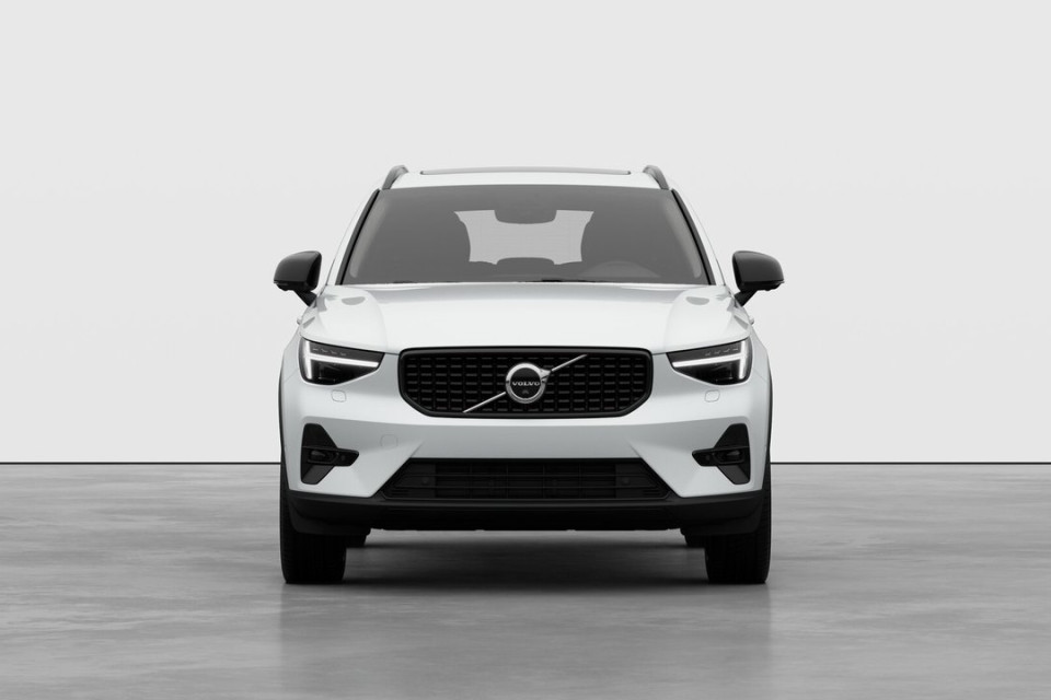 2026 Volvo XC40 - Image 5