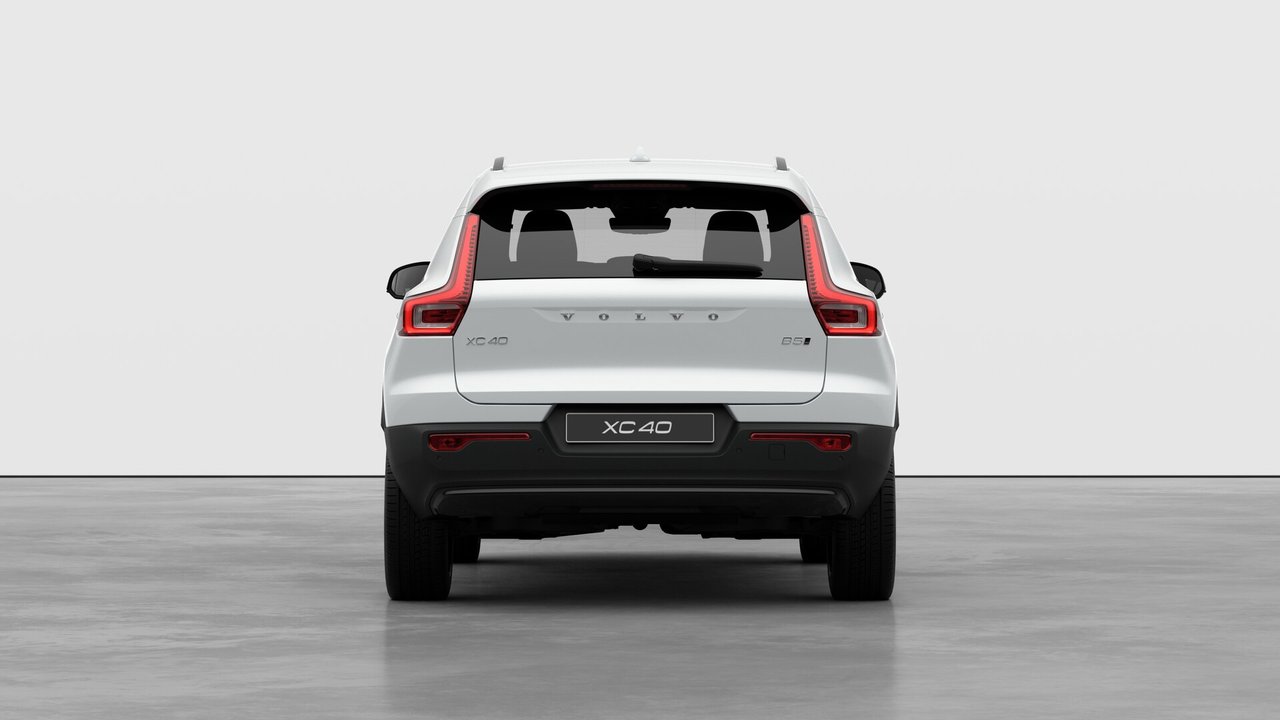 2026 Volvo XC40 - Image 6