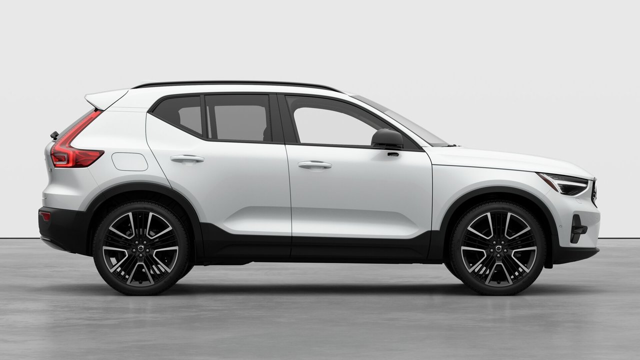 2026 Volvo XC40 - Image 7