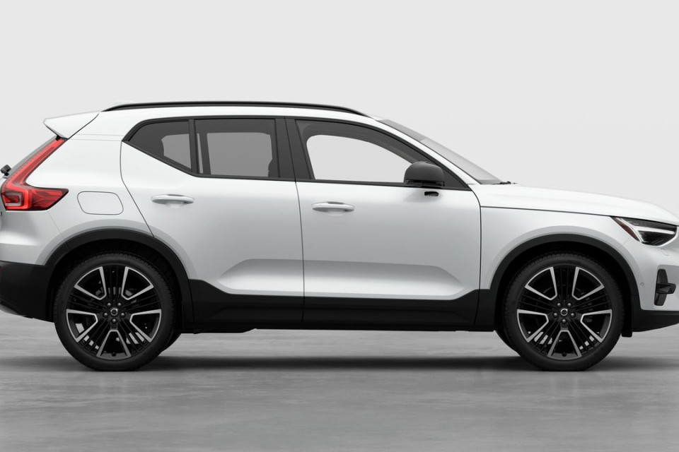 2026 Volvo XC40 - Image 7