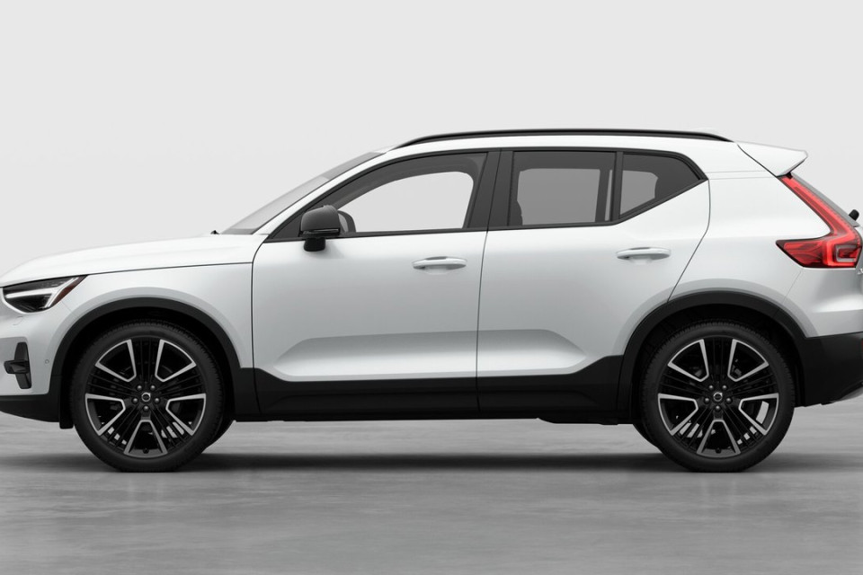 2026 Volvo XC40 - Image 8