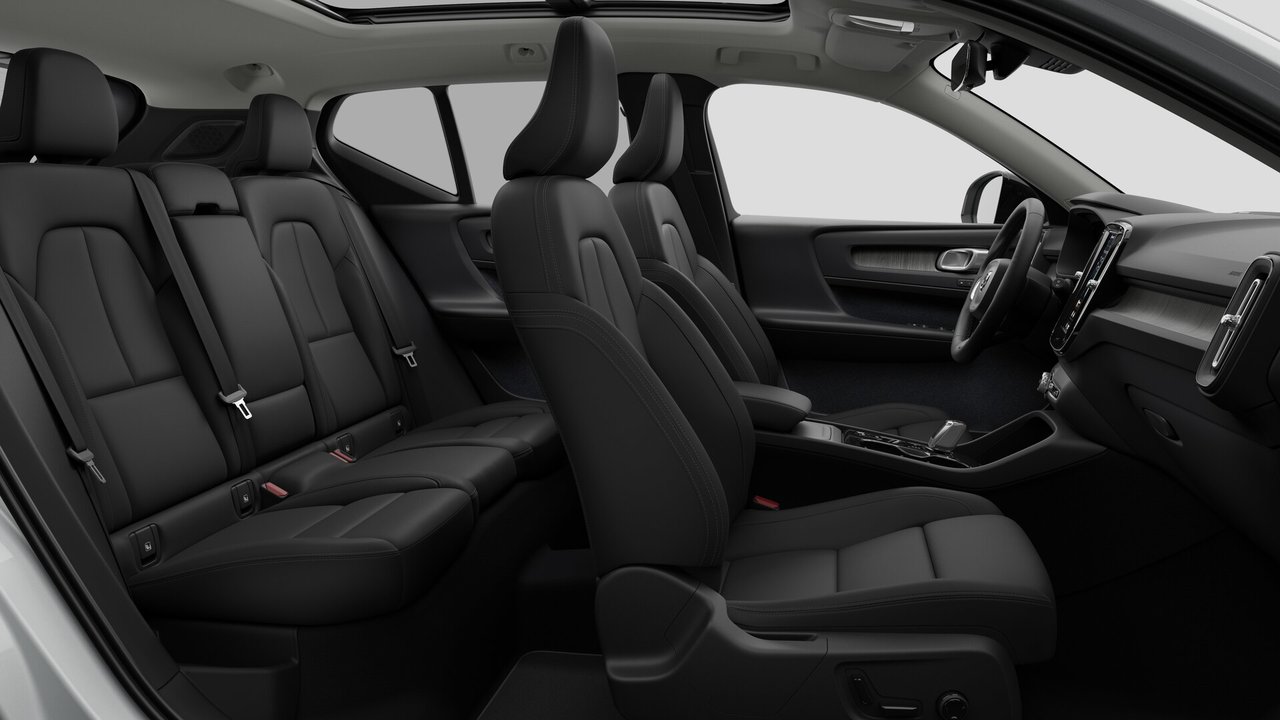2026 Volvo XC40 - Image 13