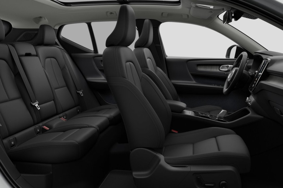 2026 Volvo XC40 - Image 13