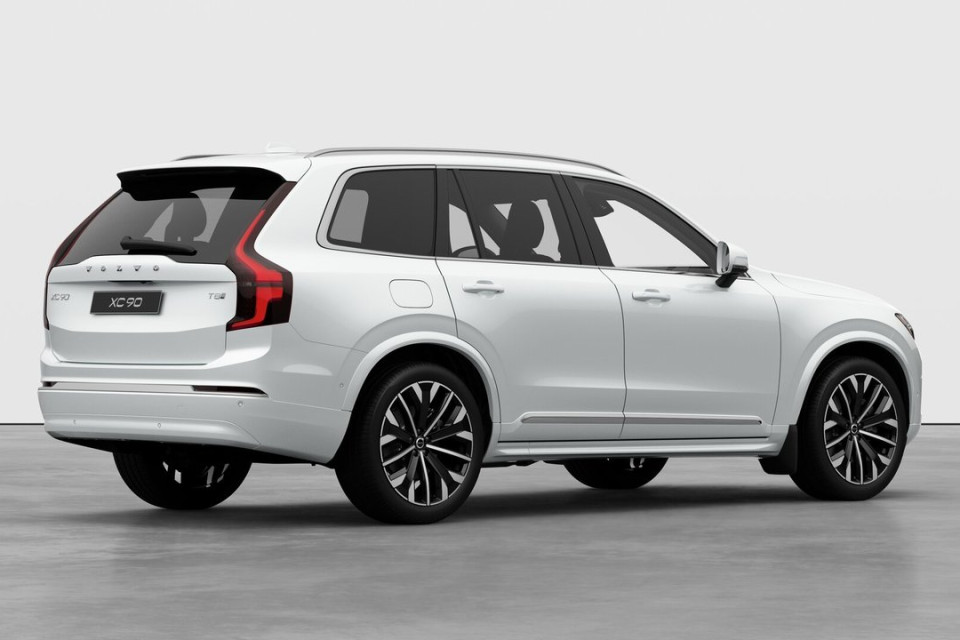 2026 Volvo XC90 PLUG-IN HYBRID - Image 4