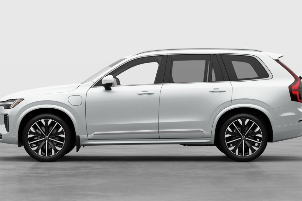 2026 Volvo XC90 PLUG-IN HYBRID - Image 8