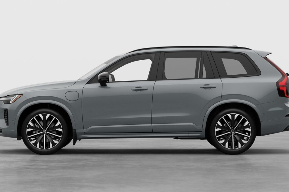 2026 Volvo XC90 PLUG-IN HYBRID - Image 8
